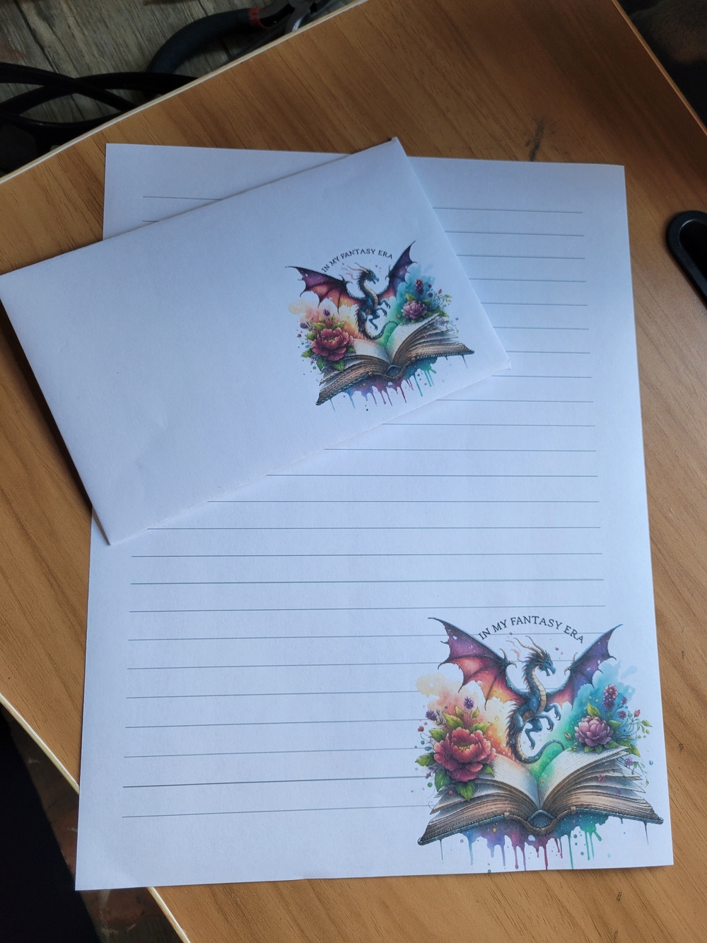 💀NEW💀 24pc Fantasy Dragon Lined Writing Paper and Envelope Set - White